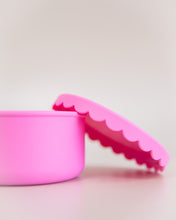 Load image into Gallery viewer, MontiiCo Silicone Scallop Bowl
