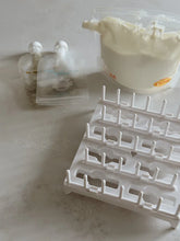 Load image into Gallery viewer, SINCHIES 1 LITRE REUSABLE SIDE SPOUT FOOD POUCHES - PLAIN