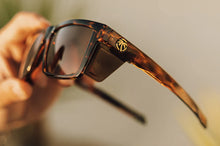 Load image into Gallery viewer, HEATWAVE PERFORMANCE VISE SUNGLASSES: Tortoise