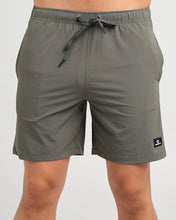 Load image into Gallery viewer, FREESTYLE 18&quot; SWIM VOLLEY SHORT
